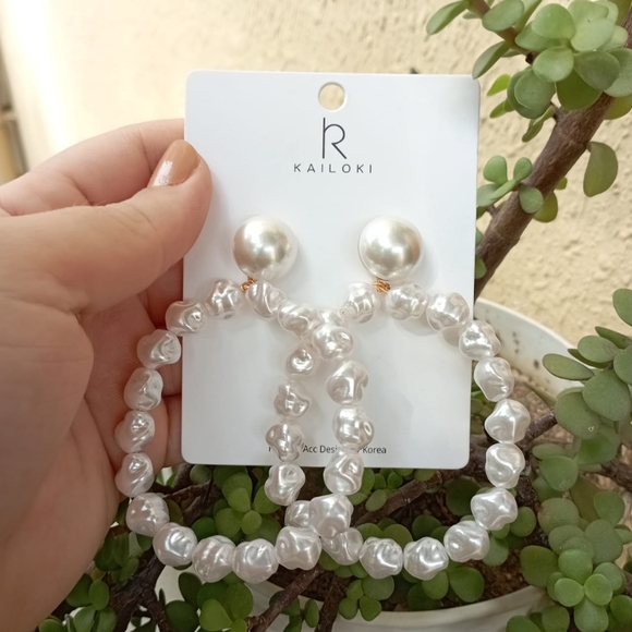 Pearlcore Statement Earrings - Picture 6 of 16